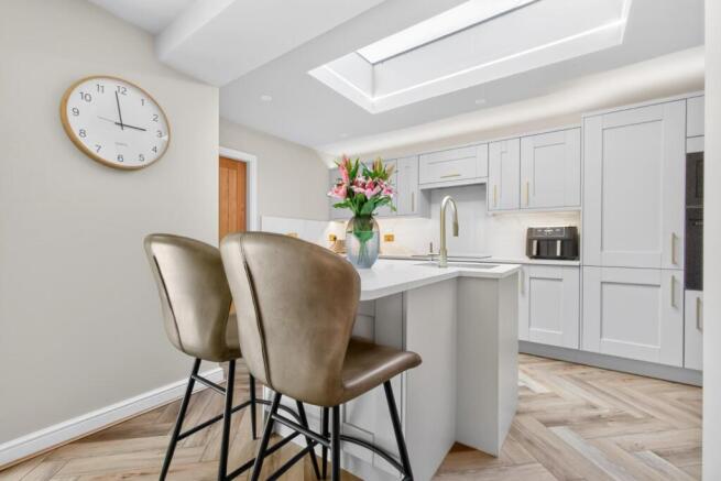 4 bed Semi-Detached for sale Image 6