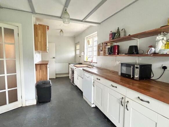 4 bed Detached for sale Image 7