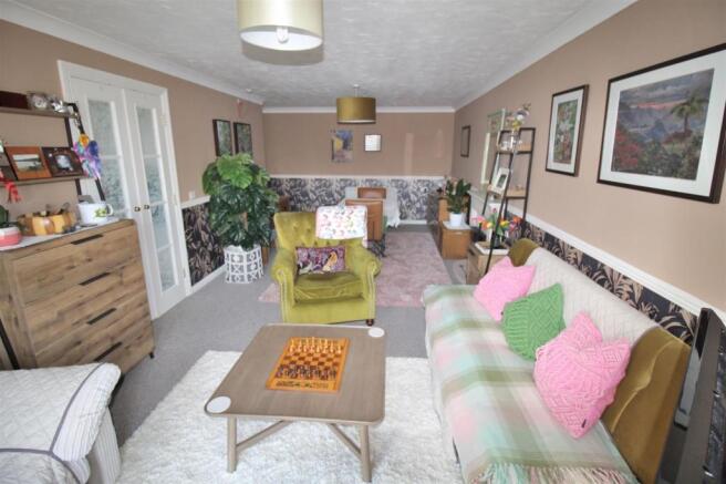 Lounge/Dining Room
