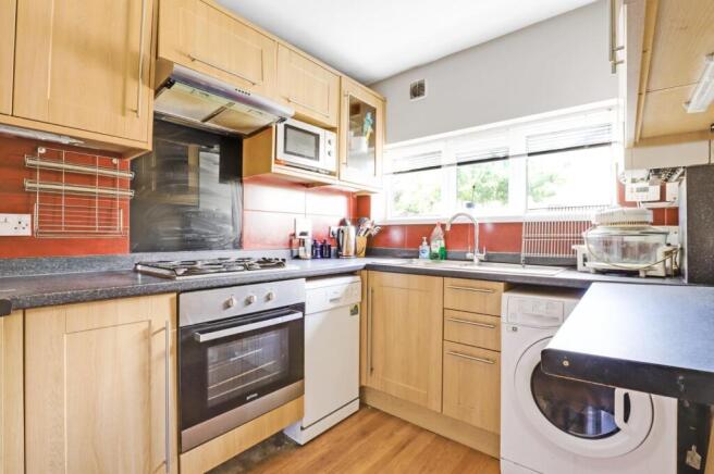 09-5331JHPropWpen - 16 Hayleigh Gardens - 25.jpg