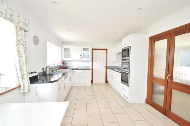 Churchfield, Verwood, Dorset, BH31 photo 4