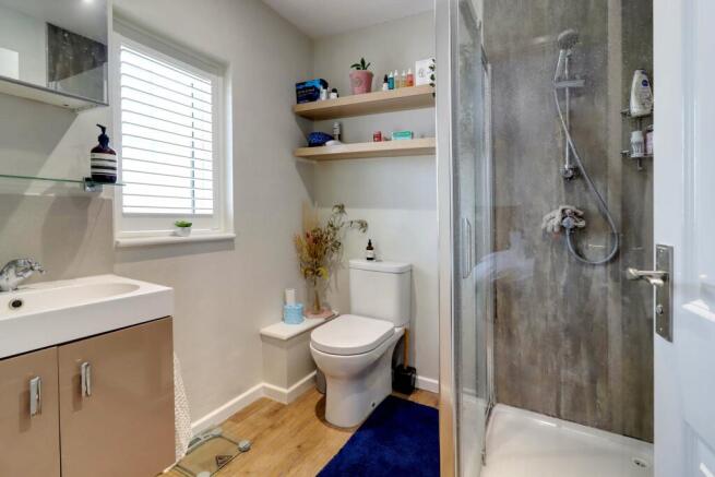 Ensuite to Bed 1