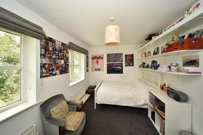 BEDROOM 2