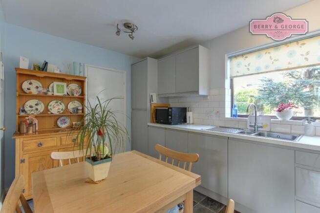 KITCHEN /BREAKFAST