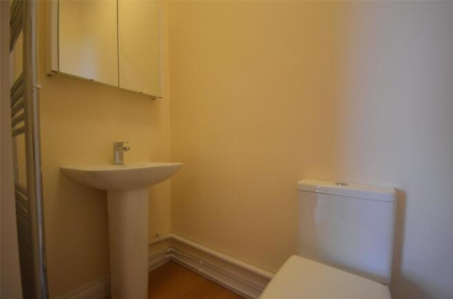 Guest Cloakroom/Wc