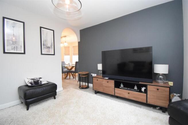 2 bed Flat to rent Image 5