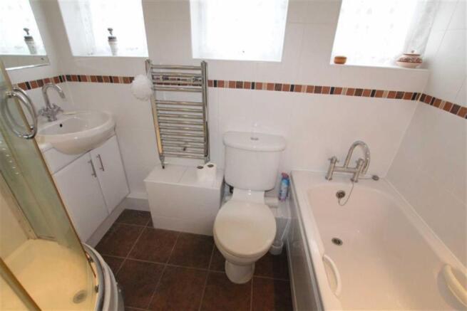 BATH/SHOWER ROOM/WC