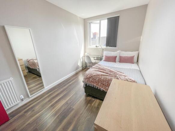 4 Esher Road2