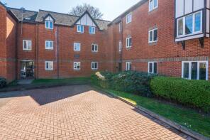 Flat 12, Radnor House, Rembrandt Way, Reading RG1 6QP