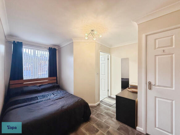 6 bed Detached for sale Image 11