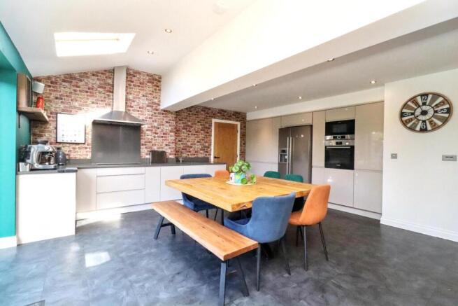 4 bed Detached for sale Image 4