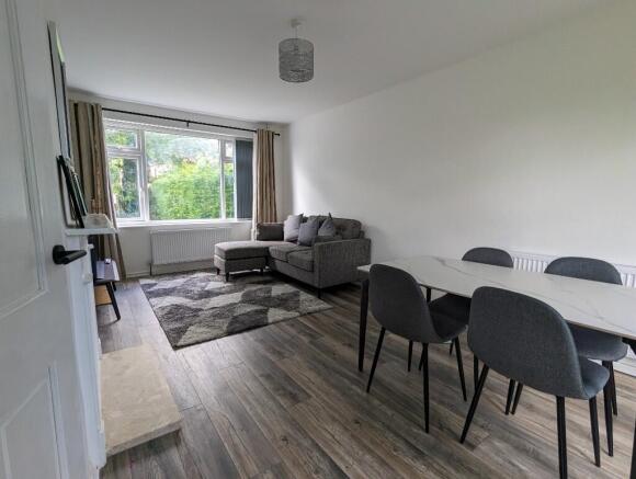 2 bed Semi-Detached to rent Image 4