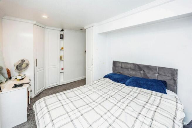 3 bed Semi-Detached for sale Image 6