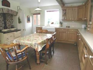 FARMHOUSE KITCHEN