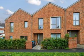 74e, Ravensdale Gardens, Upper Norwood, London SE19 3QE