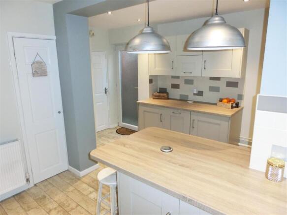SUPERB EXTENDED & REFITTED BREAKFAST KITCHEN
