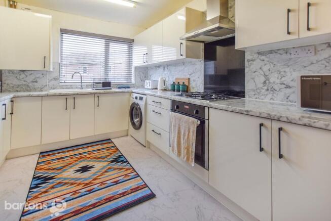 3 bed House for sale Image 4