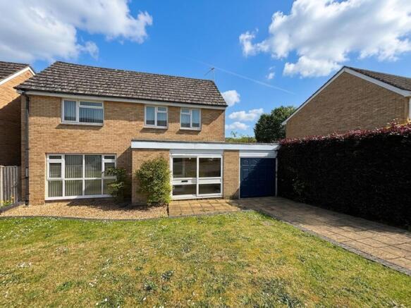 4-bed detached on Churchill Close, Alderholt, SP6, £449,950