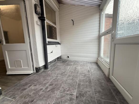 REAR LEAN TO