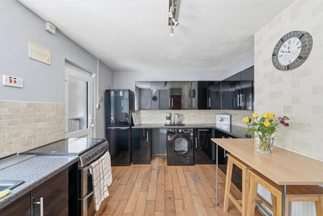 3 bed Semi-Detached for sale Image 4