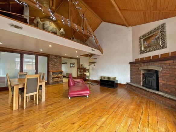 2 bed Apartment to rent Image 10