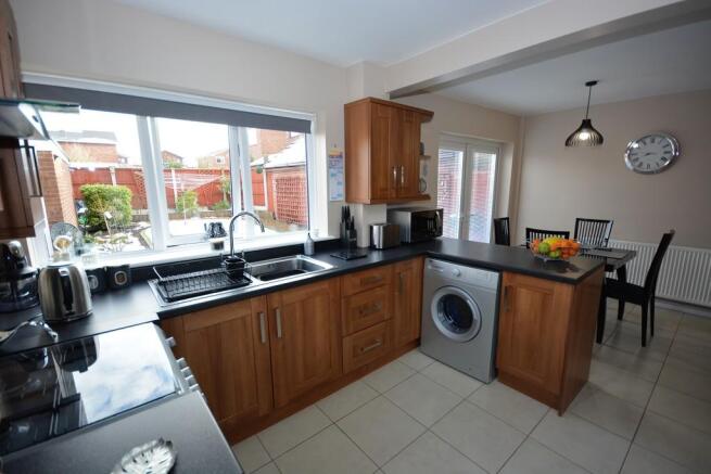 Fitted Kitchen/Di...
