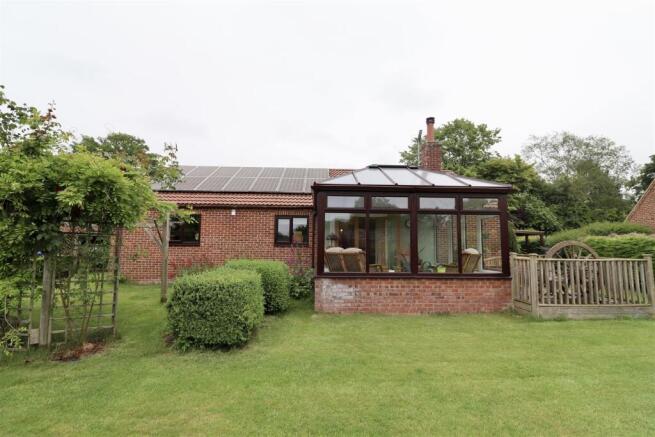 4 bed Detached Bungalow for sale Image 11