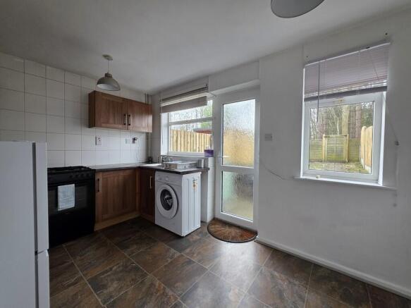 2 bed Town House to rent Image 4