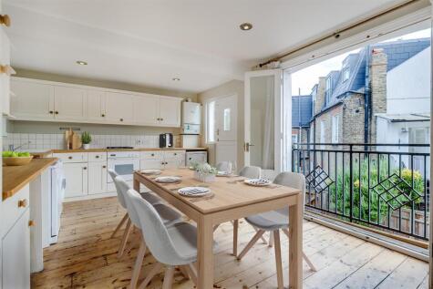 Balvernie Grove, London