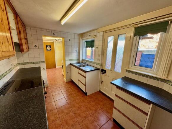 3 bed Semi-Detached for sale Image 4