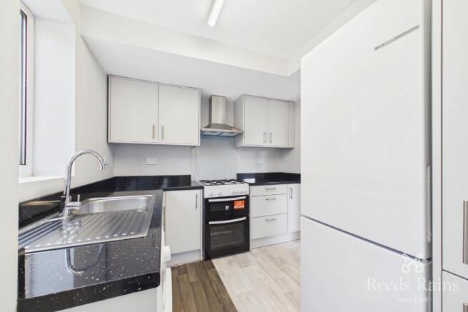 3 bed Semi-Detached to rent Image 10