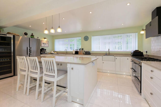 Medlar Drive, Hawley photo 4