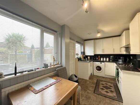 Crantock Drive, Stalybridge photo 4