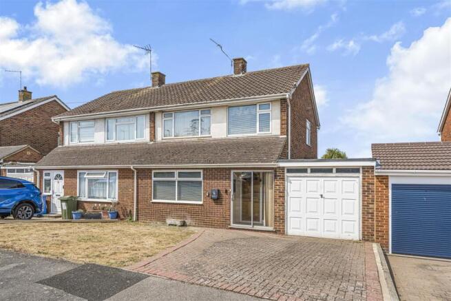 18 Redford Road, SL4 5SS13.jpg