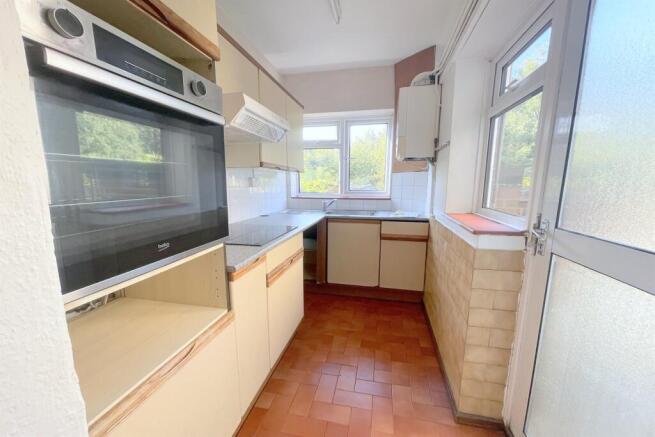 Fitted kitchen with
