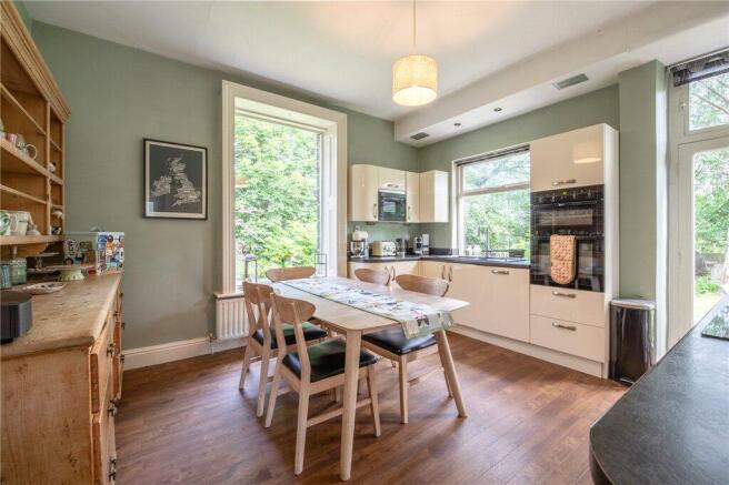 5 bed Detached for sale Image 4