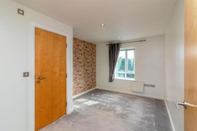 2 bed Apartment to rent Image 6