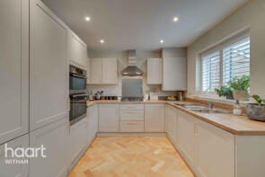 21, Cricketers Gardens, Witham CM8 1ZS