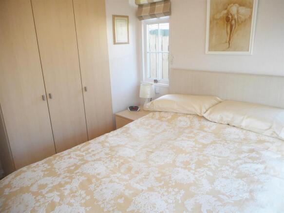 2 bed Park Home for sale Image 11