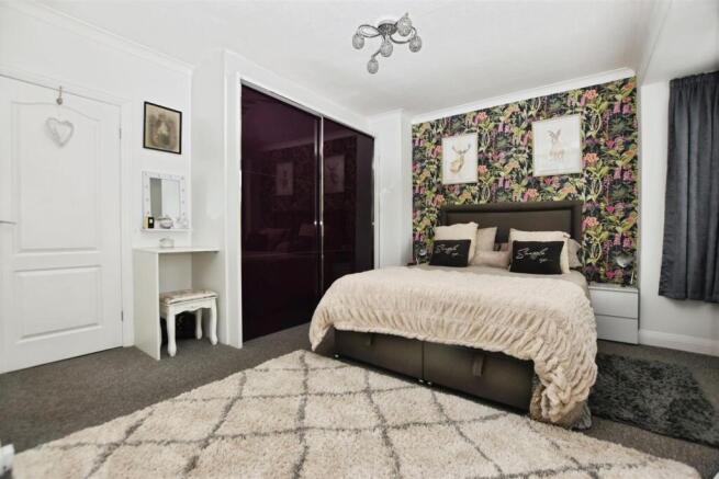 3 bed Terraced for sale Image 10