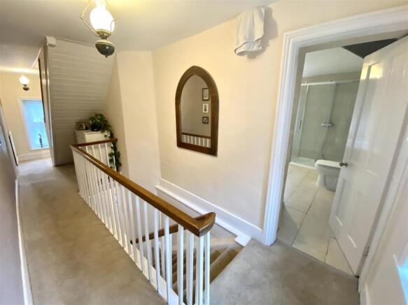 FIRST FLOOR LANDING