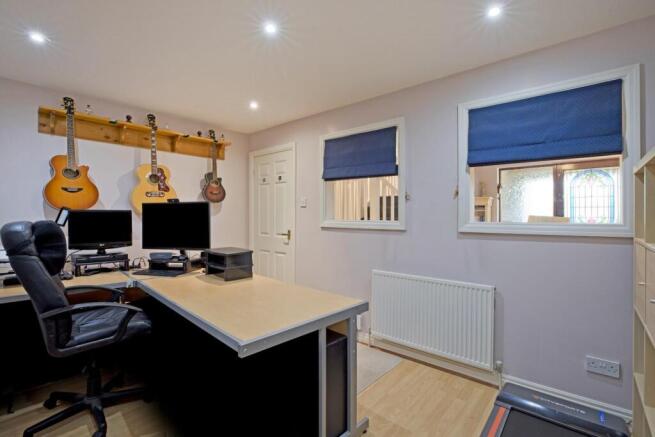 4 bed Detached for sale Image 12