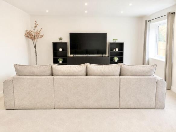 5 bed Detached to rent Image 5