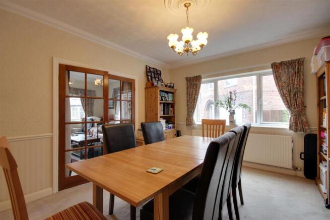 6 bed Detached for sale Image 5