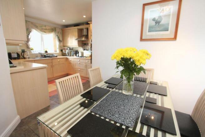 Kitchen/Dining...