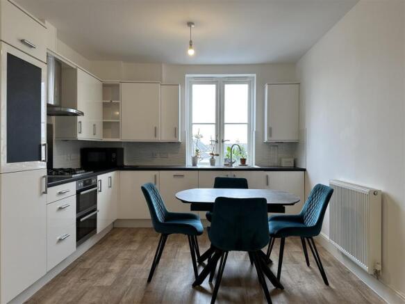Modern fitted Kitchen