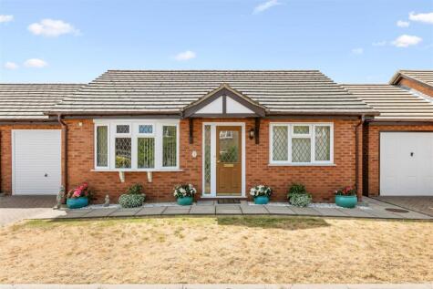 Kingsway Gardens, Stotfold SG5 4EU