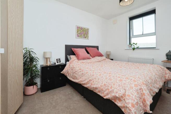 4 bed Semi-Detached for sale Image 10