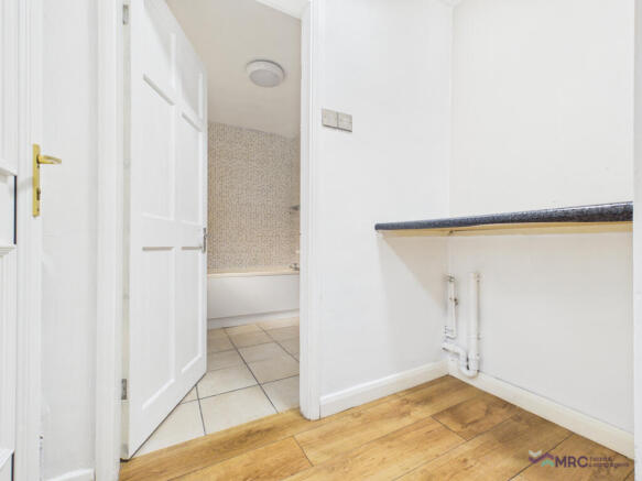 2 bed Terraced to rent Image 9
