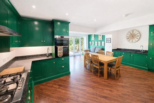 4 bed Semi-Detached for sale Image 4